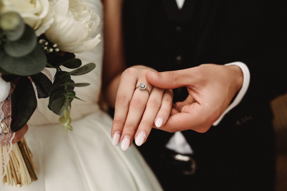 pexels melike benli 11338220 1000x667 1 - The Art of Choosing the Perfect Wedding Ring